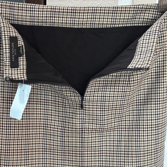 Ann Taylor Plaid Pencil Skirt - Neutral Tan/Cream/Black Size 00P - Picture 7 of 12